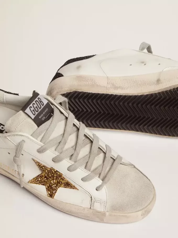 Super-Star voor dames van nappaleer met gouden glitterster en zwarte glitterhaklip.