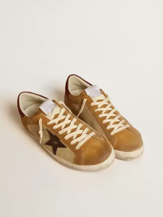 Super-Star voor heren in beige en karamelkleurig suède met zwarte ster van gekraakt leer