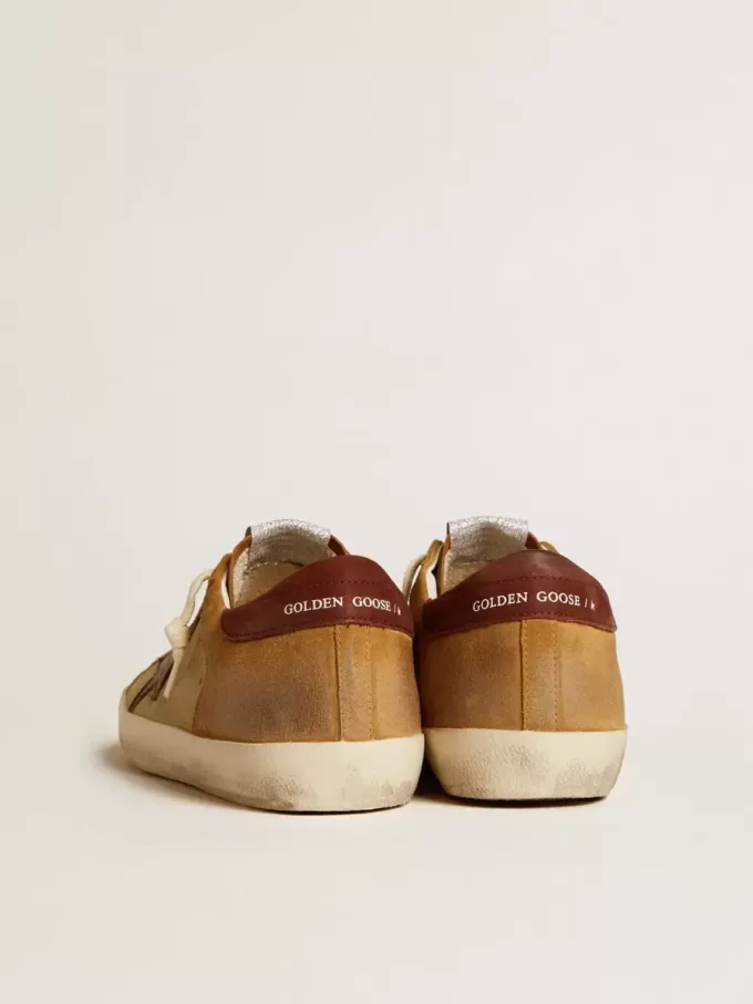 Super-Star voor heren in beige en karamelkleurig suède met zwarte ster van gekraakt leer