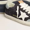 Super-Star voor heren in nachtblauw suède met witte leren ster en lichtblauwe leren hielband.