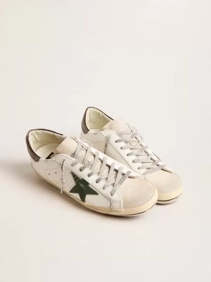 Super-Star voor heren in wit leer met groene ster en haklip met dierenprint