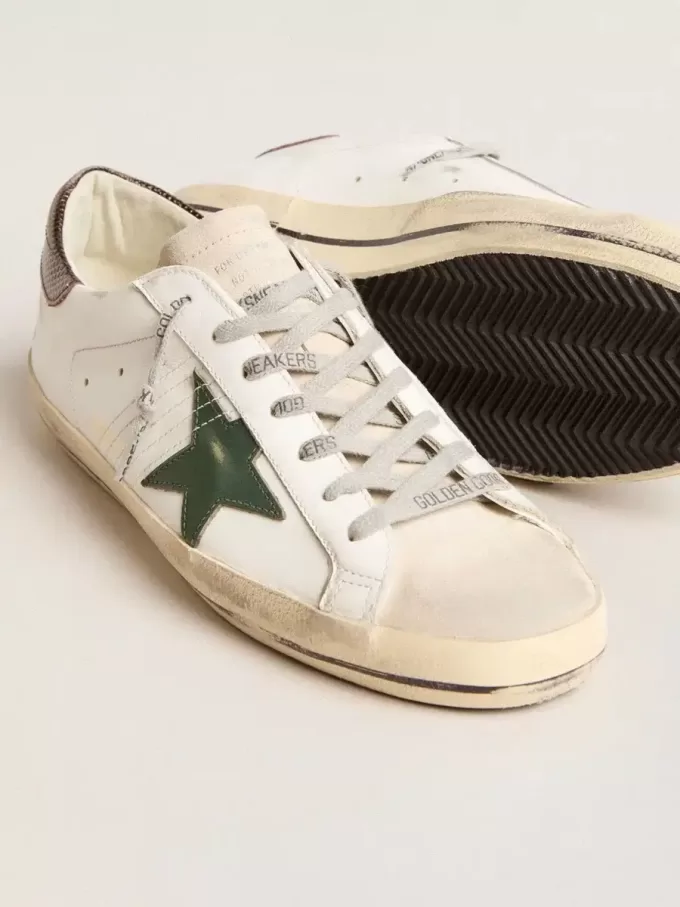 Super-Star voor heren in wit leer met groene ster en haklip met dierenprint