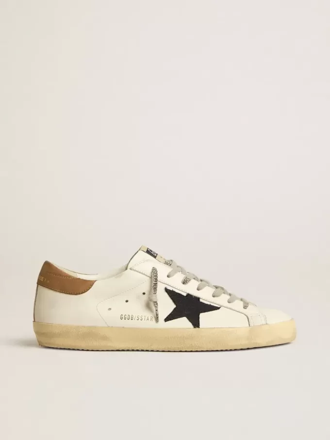 Super-Star voor heren in wit leer met middernachtblauwe canvas ster en tabakkleurige leren hiellip.