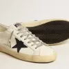 Super-Star voor heren in wit leer met middernachtblauwe canvas ster en tabakkleurige leren hiellip.