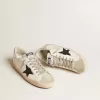 Super-Star voor heren in wit leer met zwarte nubuck ster en zilverkleurige metalen leren hiellip.