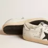 Super-Star voor heren in wit leer met zwarte nubuck ster en zilverkleurige metalen leren hiellip.