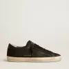 Super-Star voor heren in zwart nubuck met geperforeerde ster en zwarte nubuck hielband.