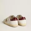 Super-Star voor heren met zandkleurige suède ster en rode haklip van leer met krokodillenprint