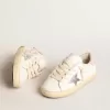Super-Star Young met zilveren leren ster en roze hiellip