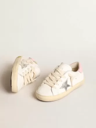 Super-Star Young met zilveren leren ster en roze hiellip