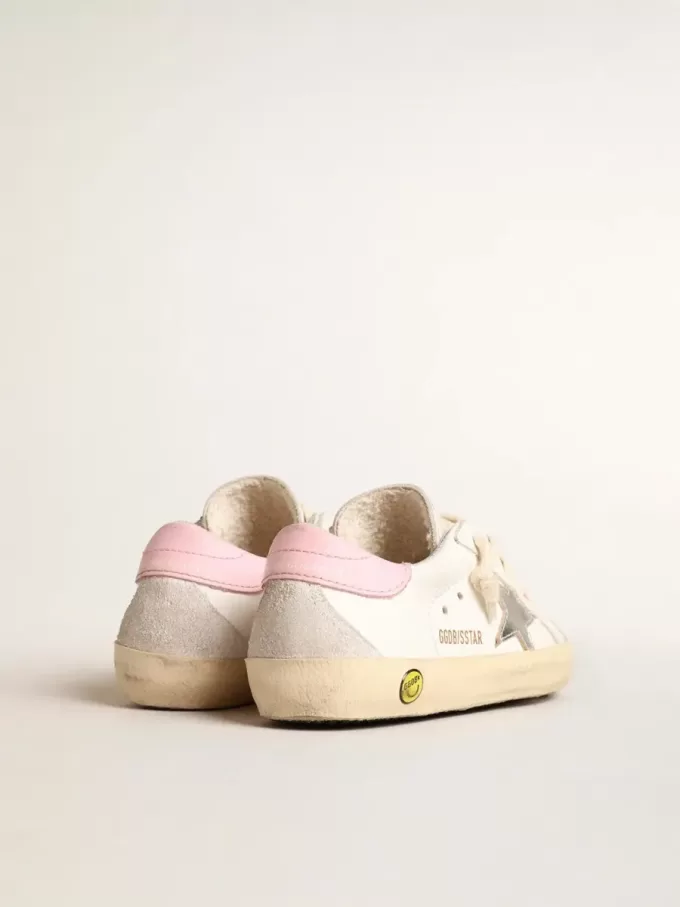 Super-Star Young met zilveren leren ster en roze hiellip