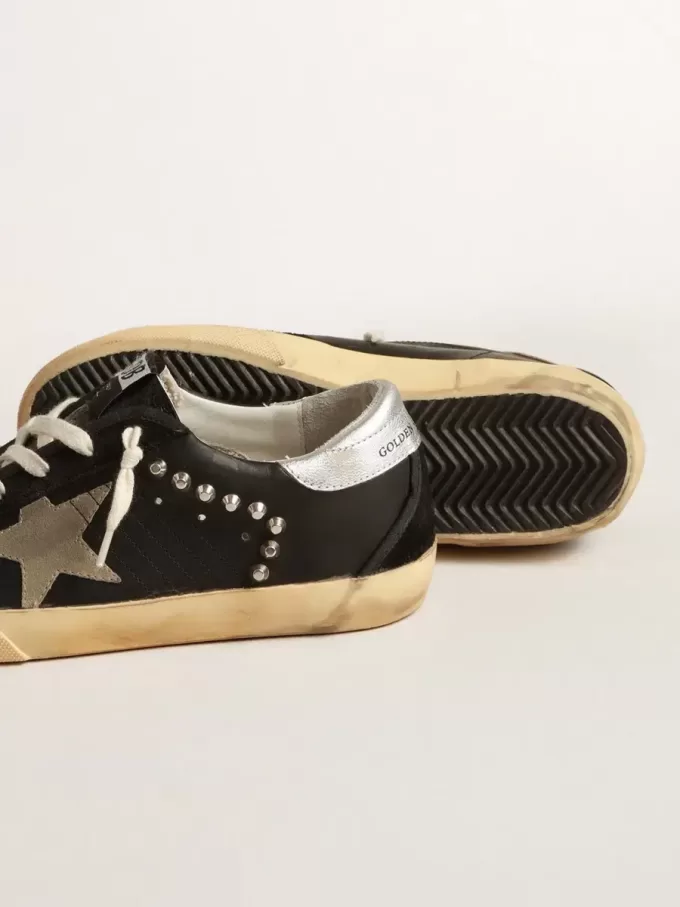 Superster voor dames in zwart leer en suède met zilveren studs