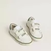 Teen Old School in wit leer met groene nappa hiellip en groene inzet.