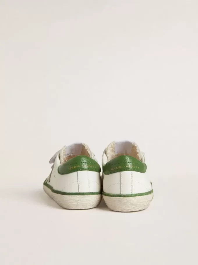 Teen Old School in wit leer met groene nappa hiellip en groene inzet.