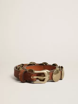 Trinidad-riem van verouderd bruin leer met gouden maxi-studs