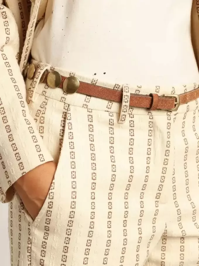 Trinidad-riem van verouderd bruin leer met gouden maxi-studs