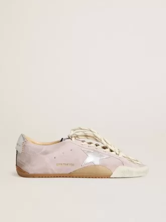 True-Star voor dames in pastelroze suède met zilveren ster en hielstuk.