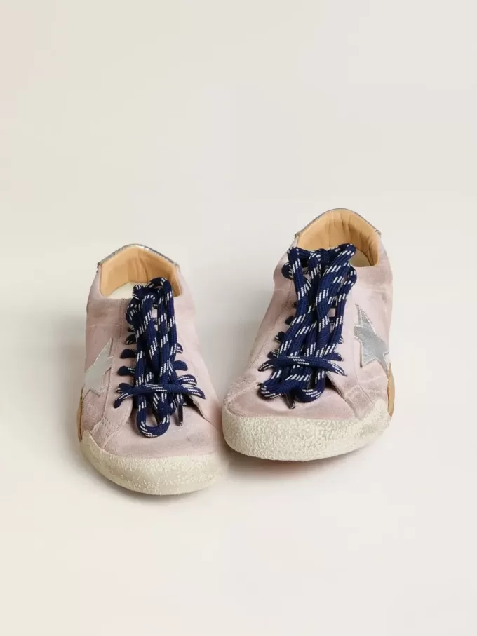 True-Star voor dames in pastelroze suède met zilveren ster en hielstuk.
