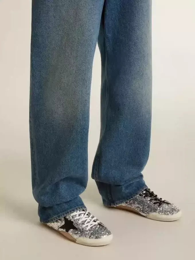 True-Star voor dames in zilveren pailletten met zwarte ster en zilveren leren hielstuk