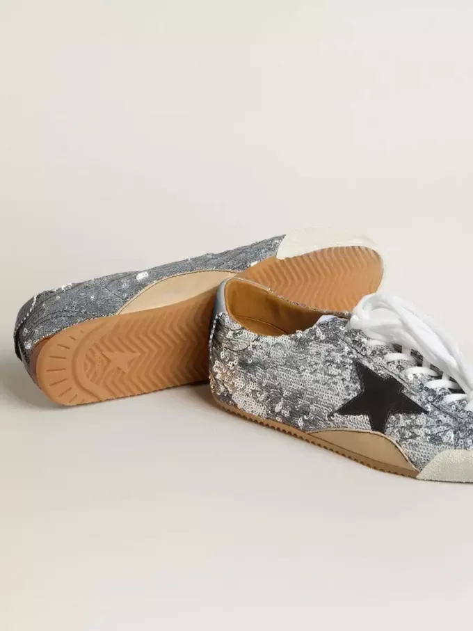 True-Star voor dames in zilveren pailletten met zwarte ster en zilveren leren hielstuk