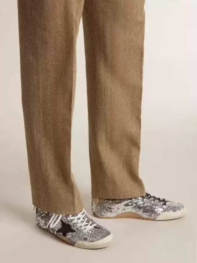 True-Star voor heren in zilveren pailletten met zwarte ster en beige leren hielstuk