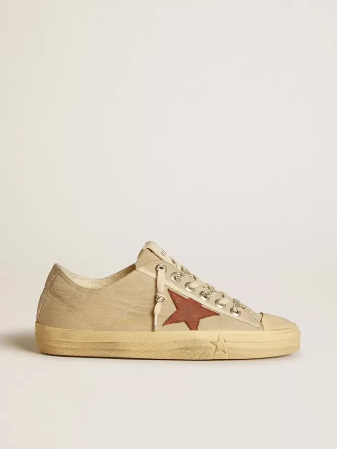 V-Star in kwartskleurig nylon met baksteenrode nubuck ster