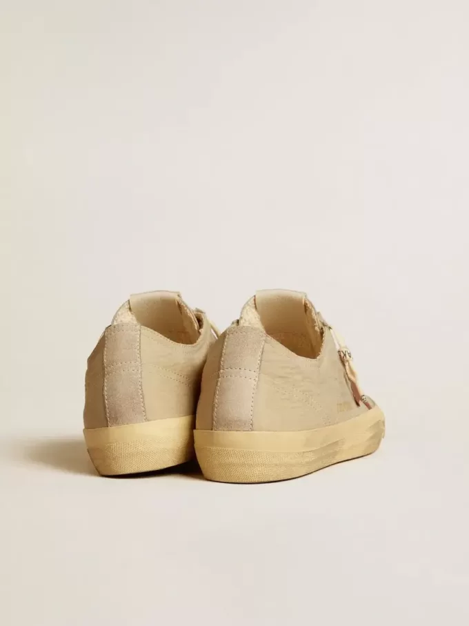 V-Star in kwartskleurig nylon met baksteenrode nubuck ster