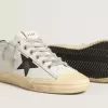 V-Star in leer met zwarte ster en hielstuk van leer met krokodillenprint