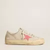 V-Star voor dames in lichtgrijs canvas met een rode leren ster