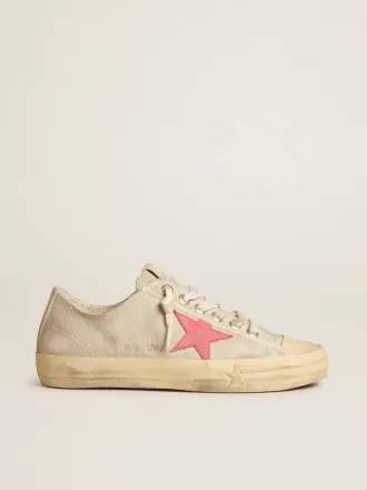 V-Star voor dames in lichtgrijs canvas met een rode leren ster