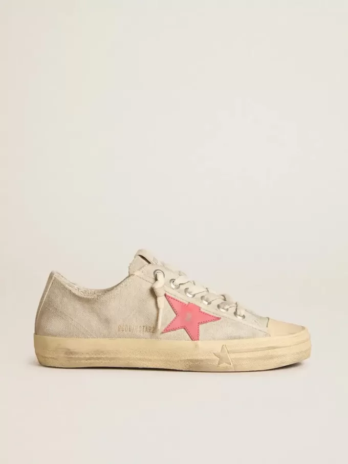 V-Star voor dames in lichtgrijs canvas met een rode leren ster