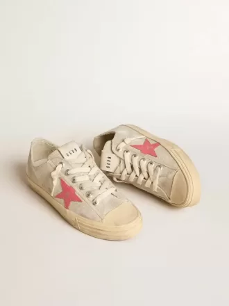 V-Star voor dames in lichtgrijs canvas met een rode leren ster