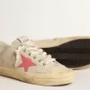 V-Star voor dames in lichtgrijs canvas met een rode leren ster