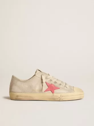 V-Star voor heren in lichtgrijs canvas met een rode leren ster