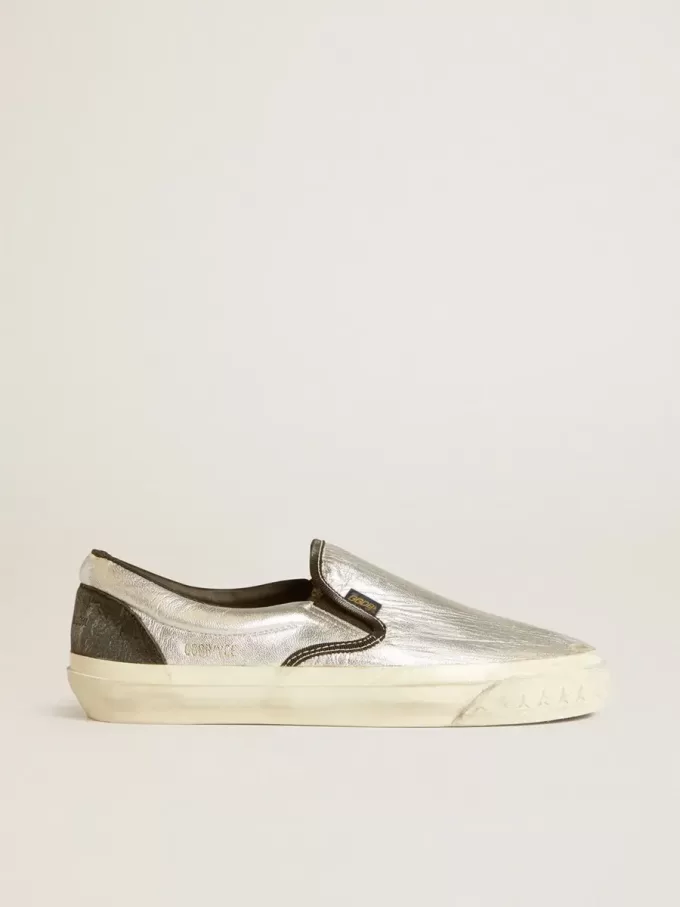 VCE Penstar voor dames in metallic zilverkleurig leer met zwarte leren hielband