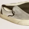 VCE Penstar voor dames in metallic zilverkleurig leer met zwarte leren hielband