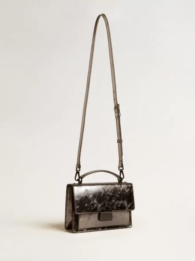 Venezia-tas in antracietgrijs metallic leer met zwarte details