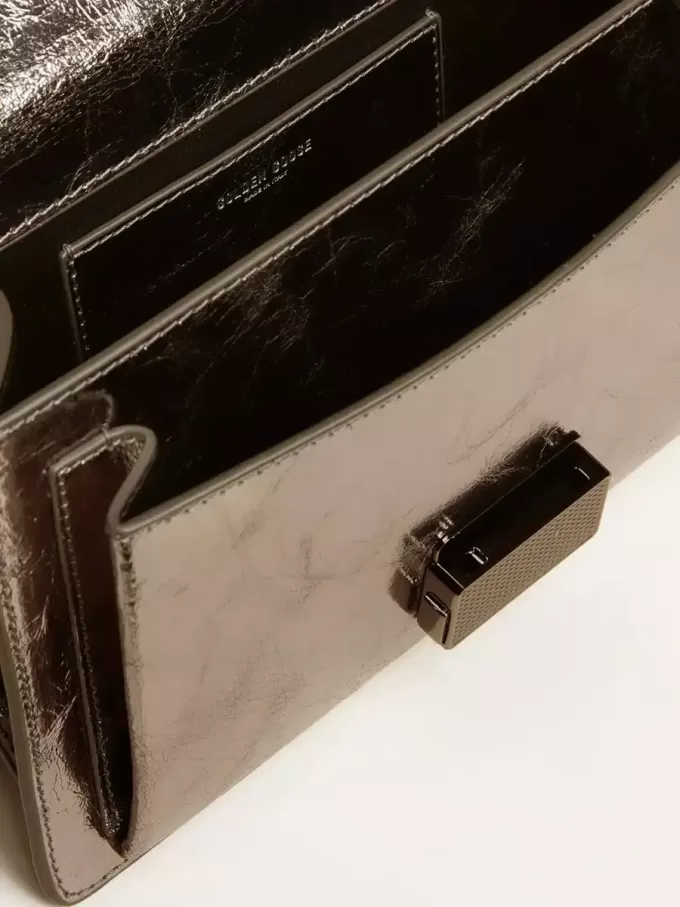 Venezia-tas in antracietgrijs metallic leer met zwarte details