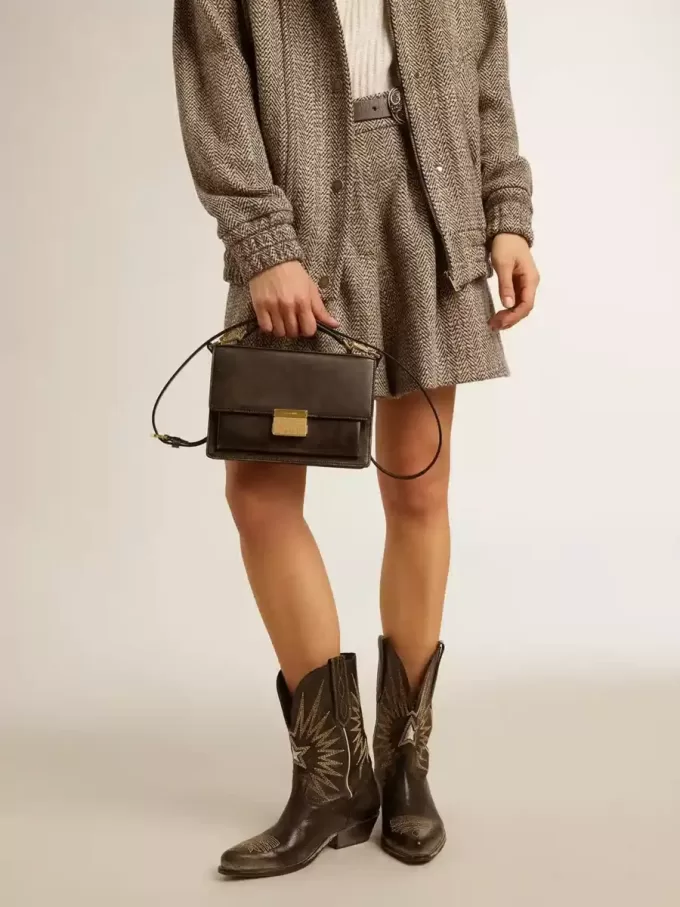Venezia-tas in zwart distressed leer met gouden details
