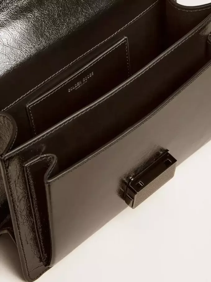 Venezia-tas in zwart metallic leer met zwarte details