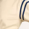 Verouderd wit katoenen cropped T-shirt met tekst op de achterkant