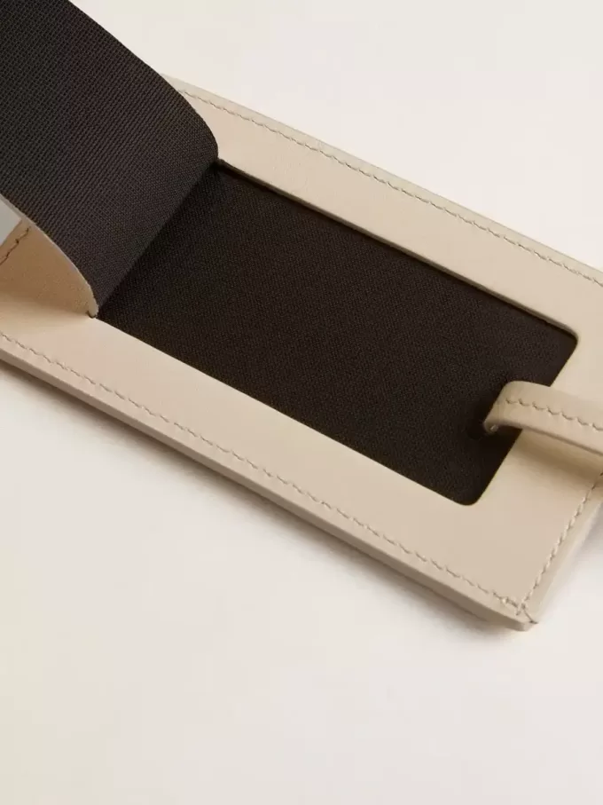Versleten witte bagagelabel