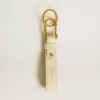 Versleten witte sleutelhanger