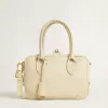 Versleten witte sleutelhanger