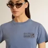 Vervaagd lichtblauw T-shirt voor dames met print op de borst