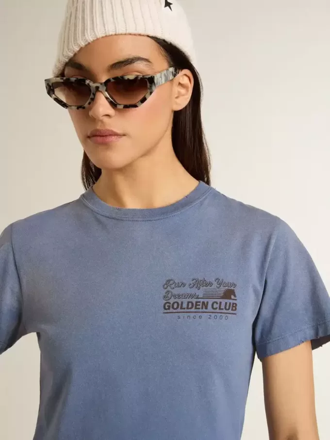 Vervaagd lichtblauw T-shirt voor dames met print op de borst