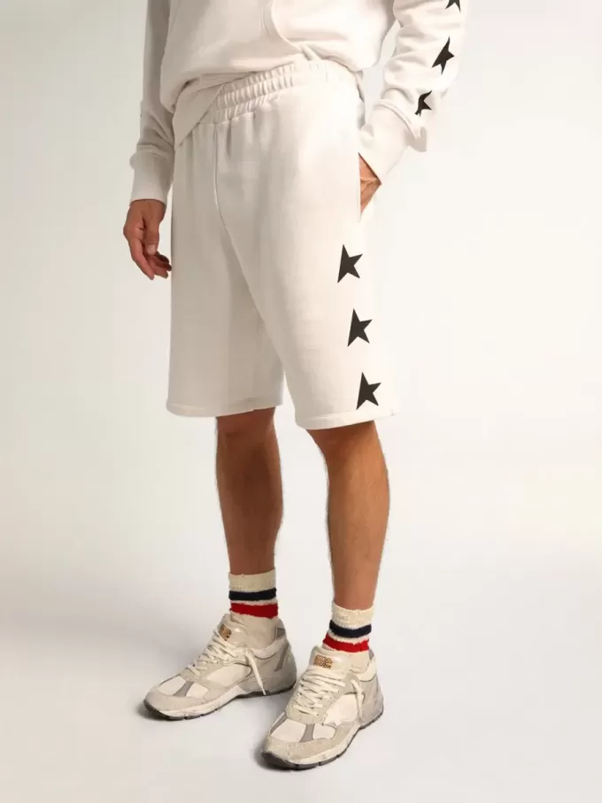 Vintage witte bermuda voor heren met contrasterende zwarte sterren