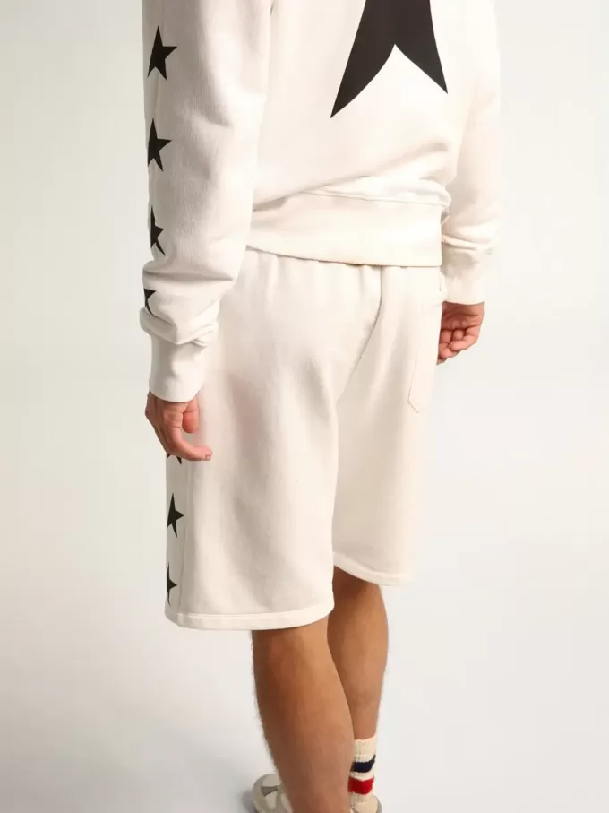 Vintage witte bermuda voor heren met contrasterende zwarte sterren