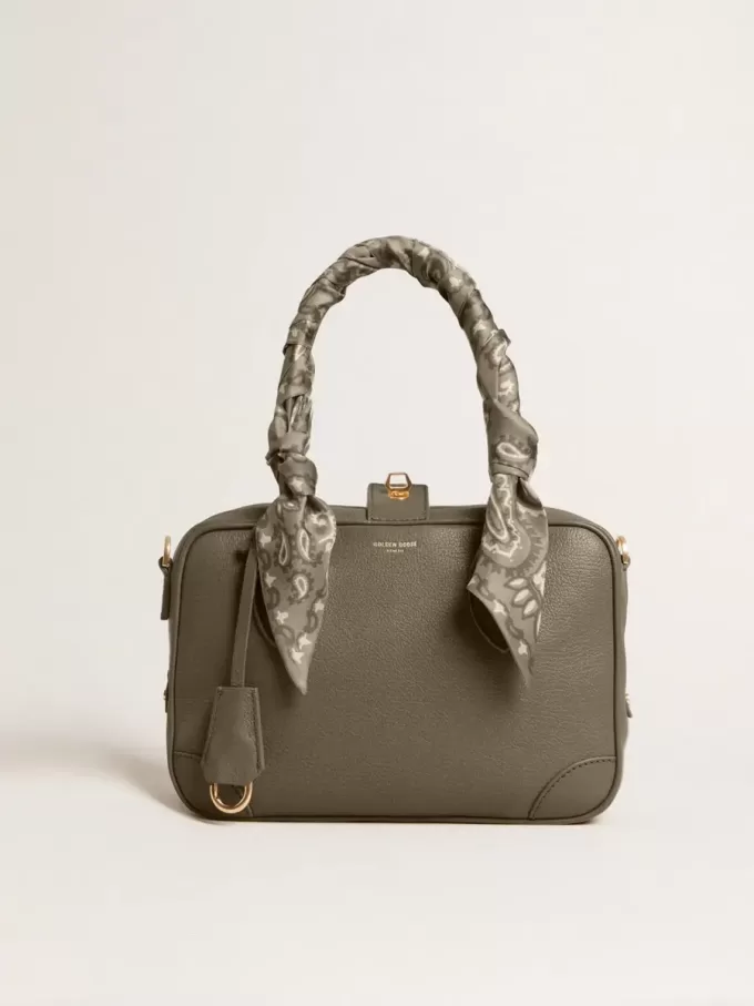 Vita-tas in saliegroen leer met gouden details