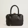 Vita-tas van glad zwart leer met gouden details